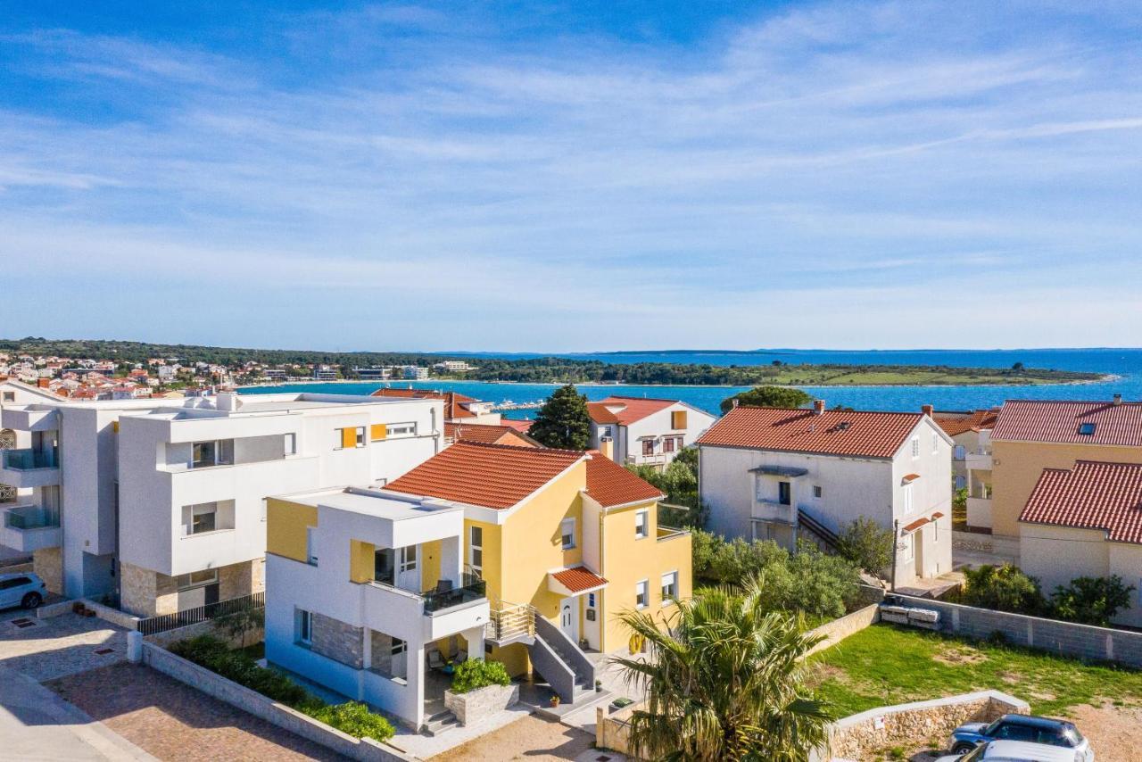 Apartments Yellow Novalja Exterior photo