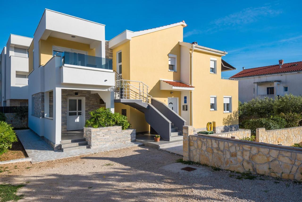 Apartments Yellow Novalja Exterior photo